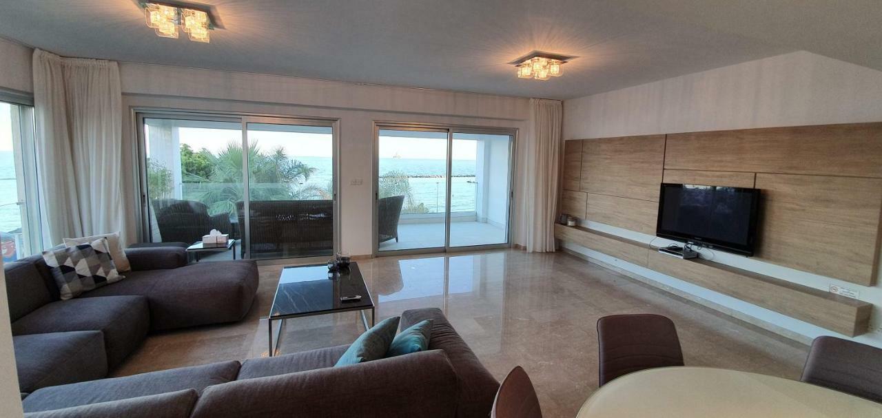 דירות לימסול Pegasus Beach Front מראה חיצוני תמונה
