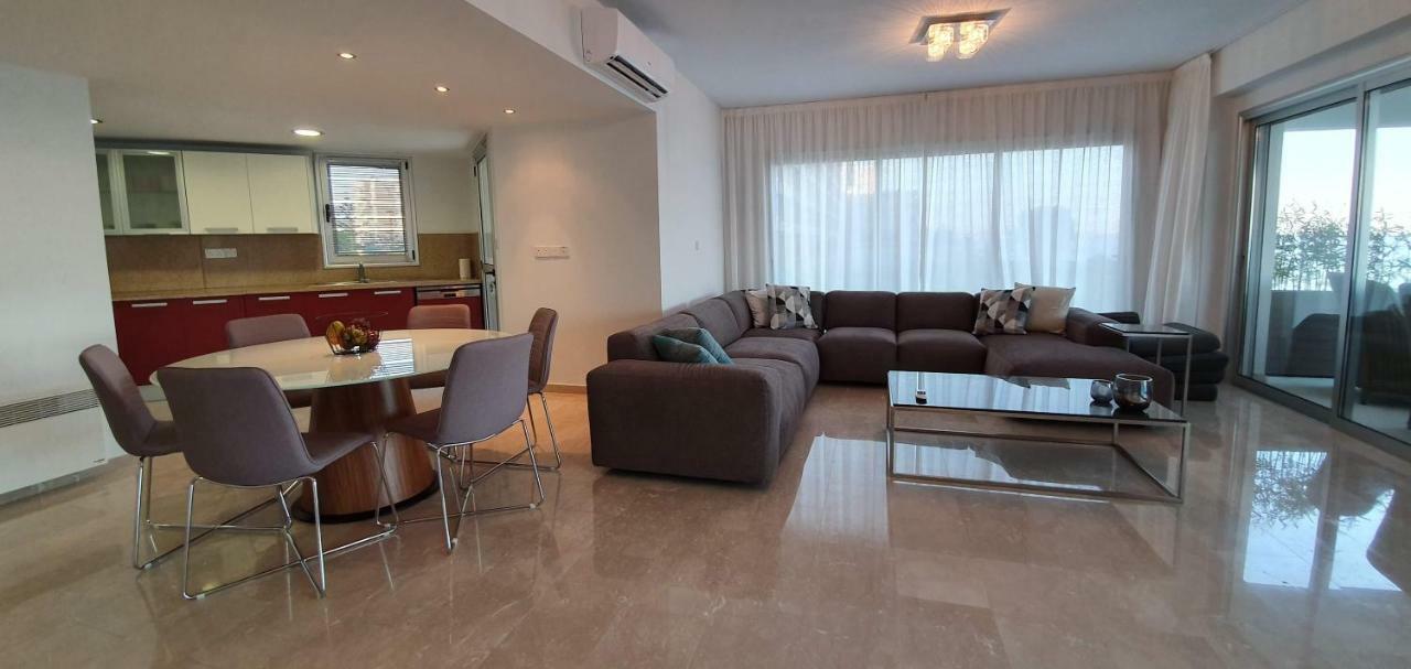 דירות לימסול Pegasus Beach Front מראה חיצוני תמונה