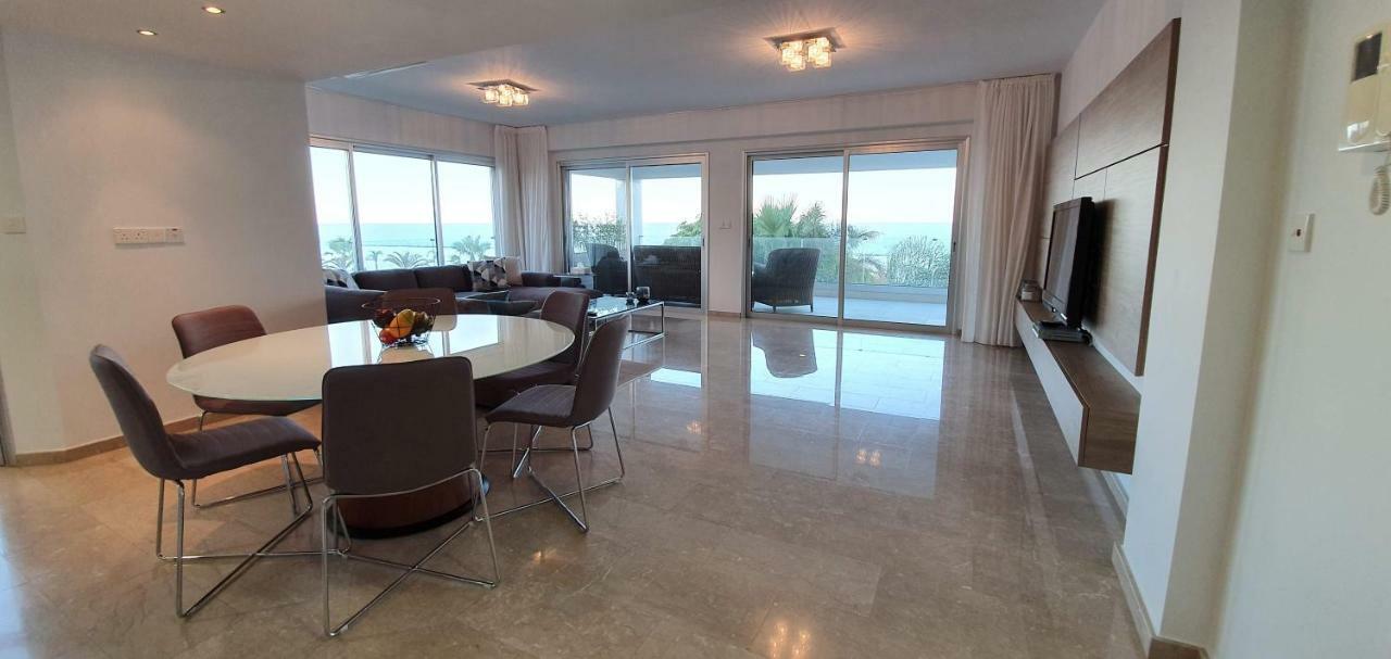 דירות לימסול Pegasus Beach Front מראה חיצוני תמונה