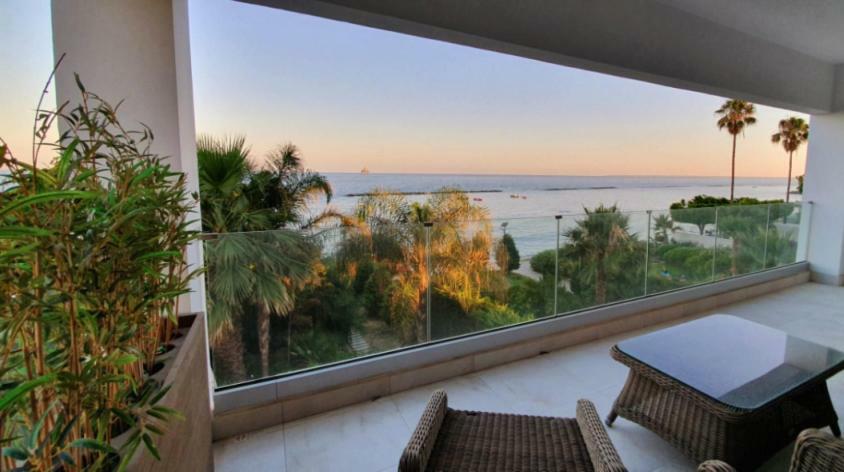 דירות לימסול Pegasus Beach Front מראה חיצוני תמונה